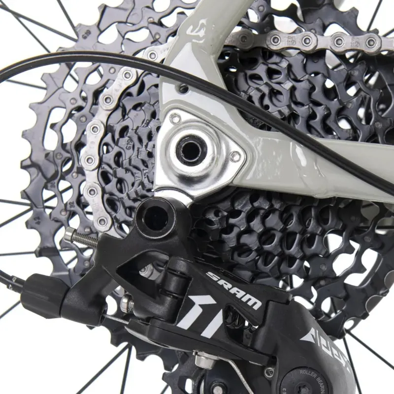 Kinesis UK R1 2024 Gravel Road Bike - Grey-2